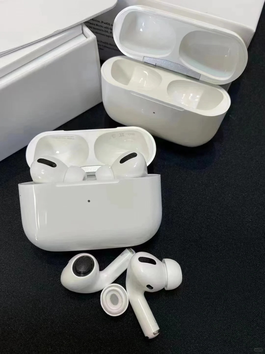 New*Apple AirPods Pro 1. Generation With Earphone Earbuds Wireless Charging Case