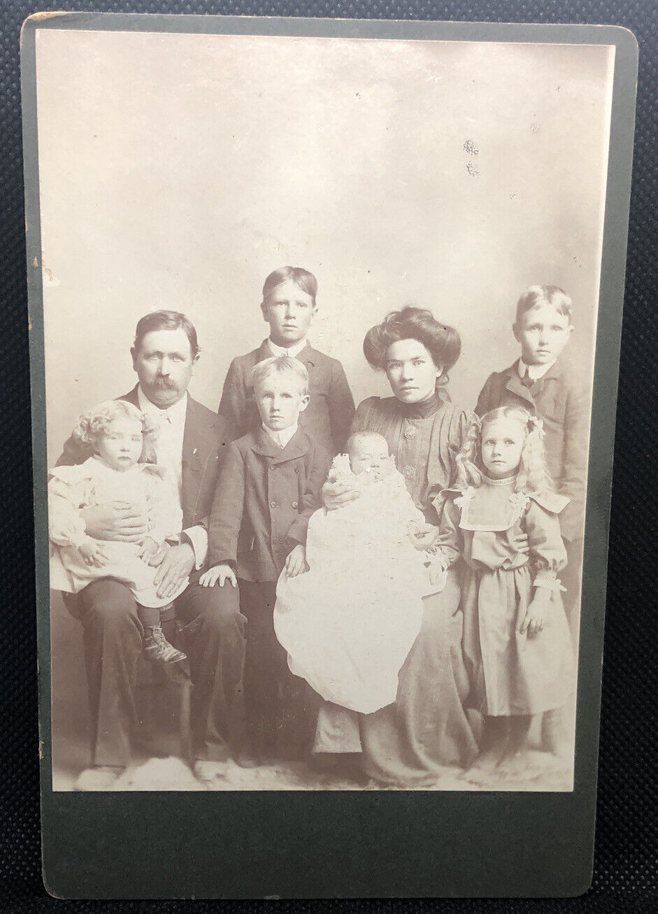Large Victorian Family Photo - Antique Cabinet Card 6.5x4 Photo