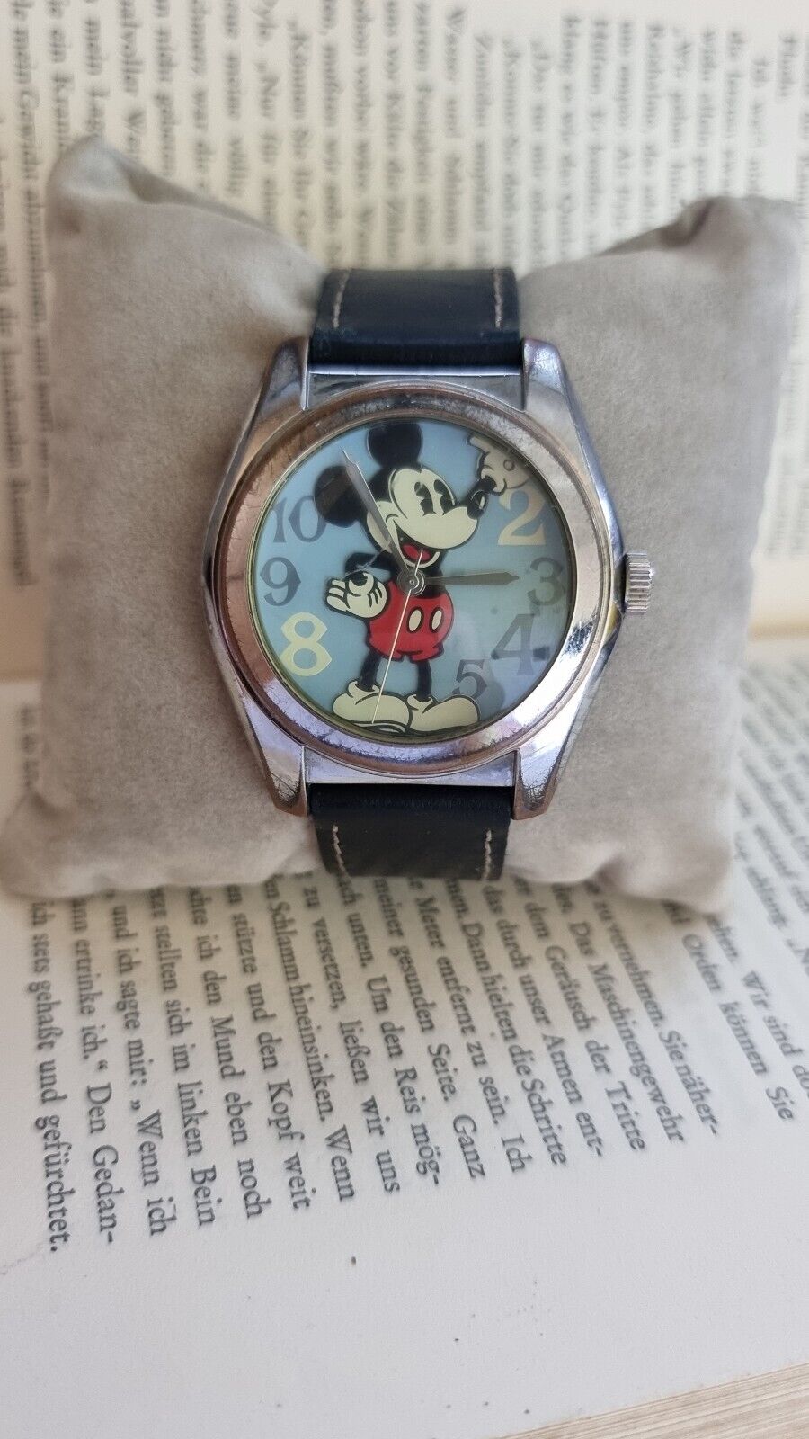 Disney Mickey Mouse Watch - MC 1582 - When the cats away... - For Collectors