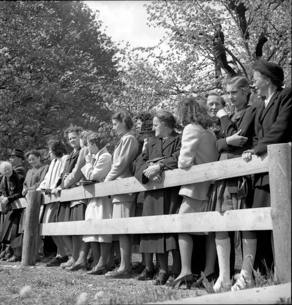 Obwalden women at the edge of the voter s meeting 1948 Switzerland Old Photo