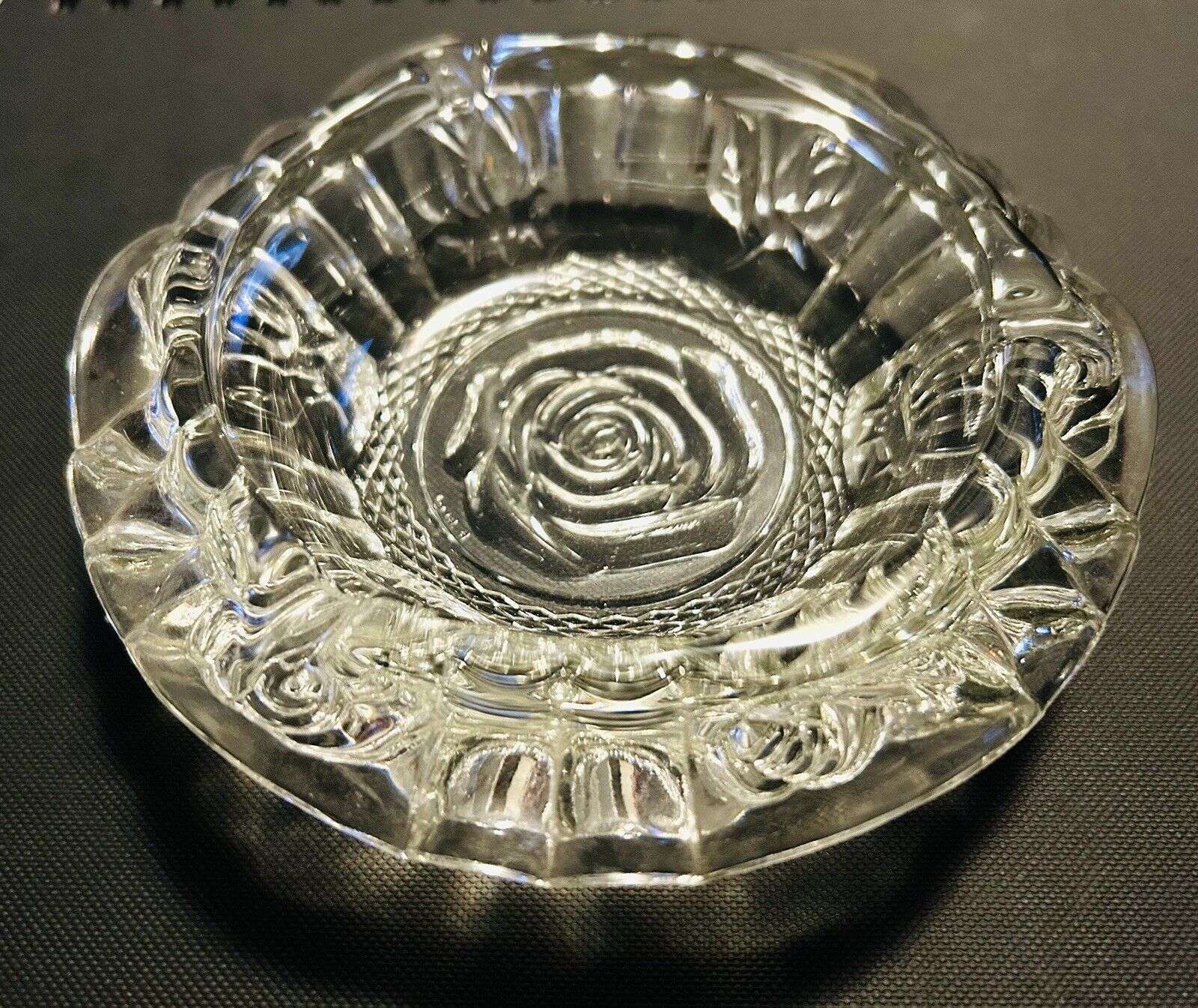 Thick Glass Embossed Roses -Ashtray Three Rests 6\
