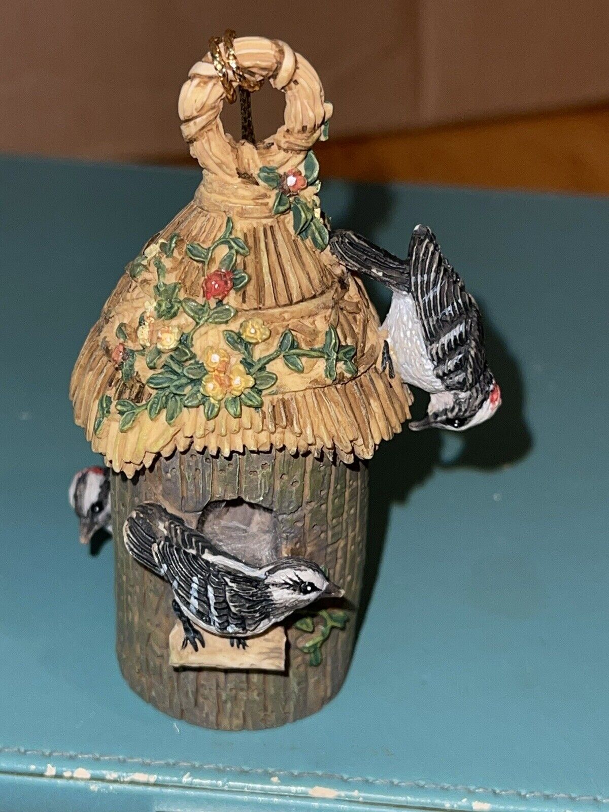 Bradford Wood Thatched Birdhouse Ornament Figurine Birds 3\