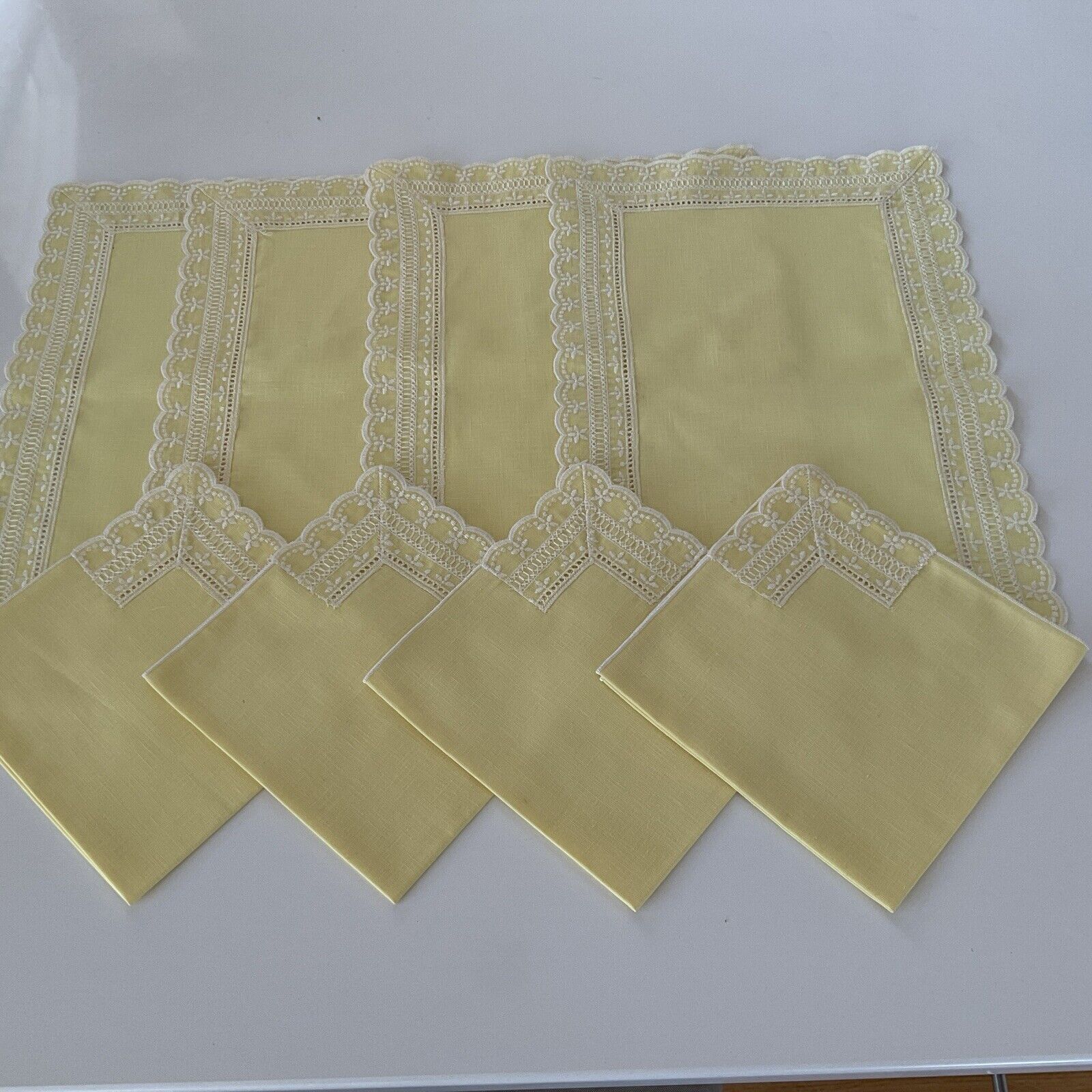 yellow lace placemats & Napkins, Set Of 4