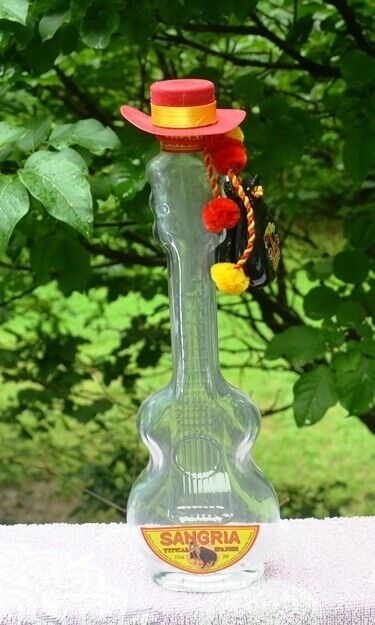 GUITAR-SHAPED SANGRIA TYPICAL SPANISH 20CL BOTTLE WITH COWBOY HAT