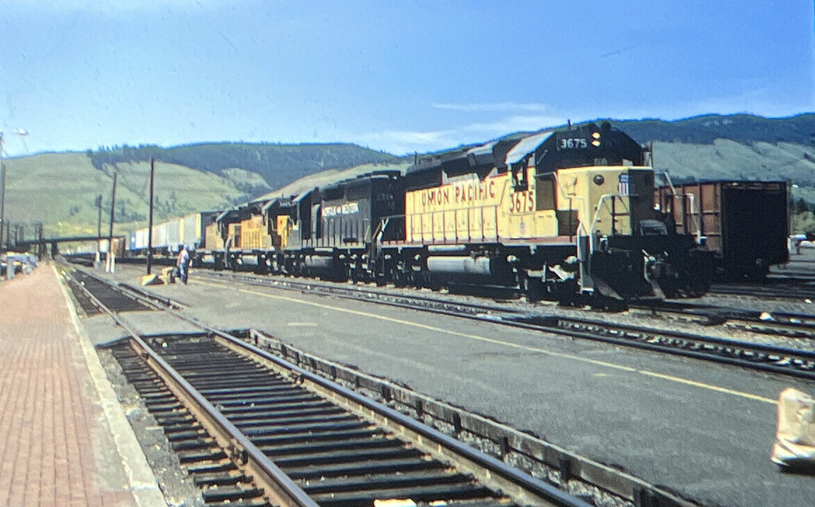 Vintage Photo Slide Union Pacific Train Engine 3675 Locomotive UP