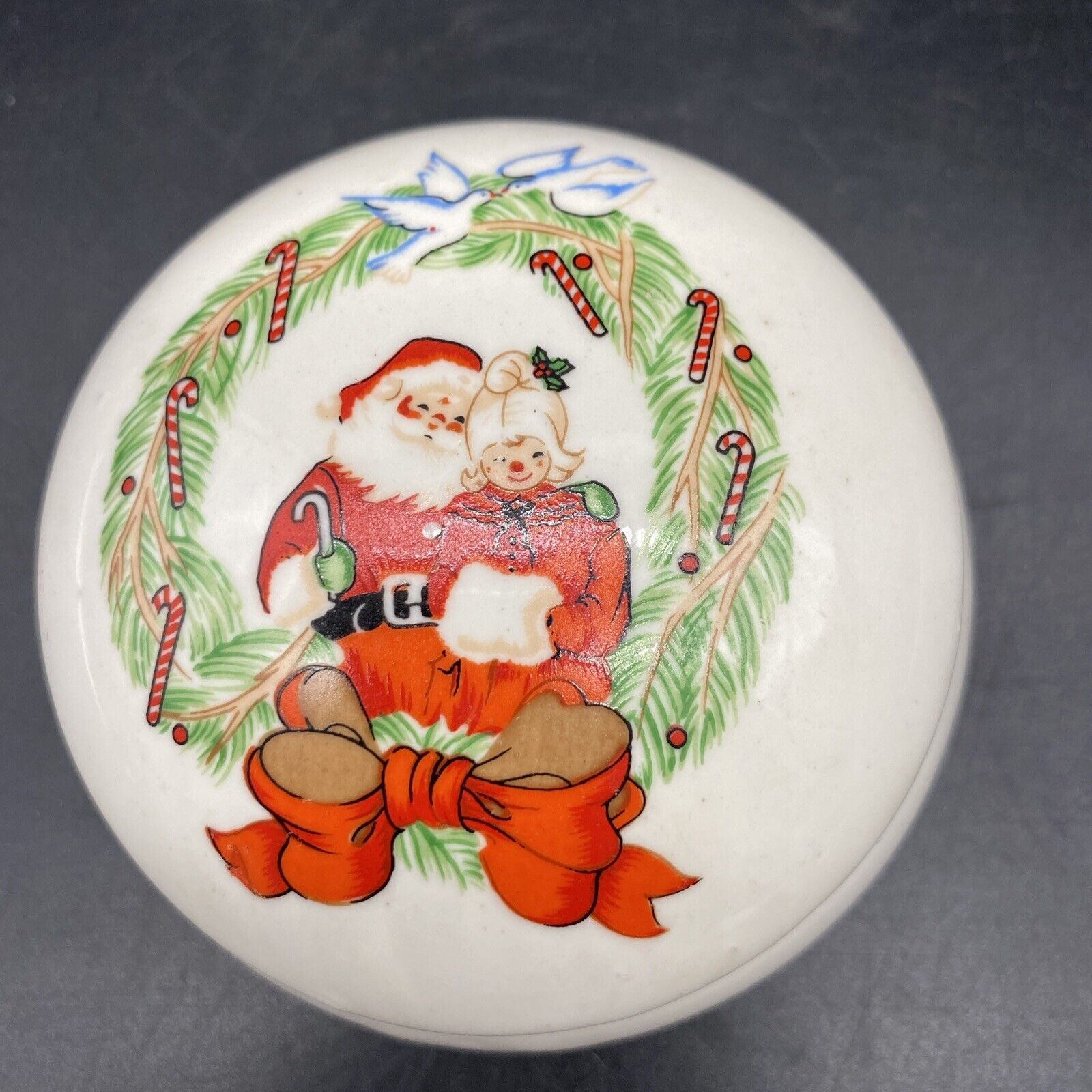 vtg. round ceramic Christmas Santa and Mrs. Claus trinket box