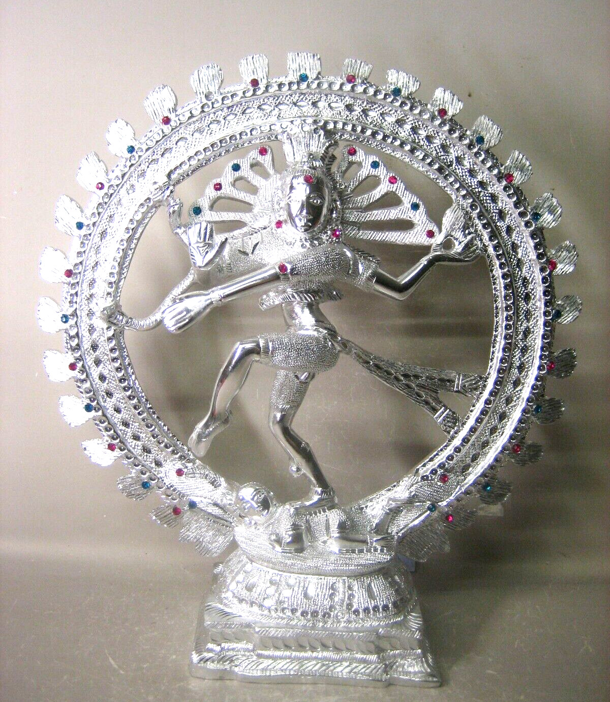 Vintage hand made silvery metal statue (32 x 29 cm)