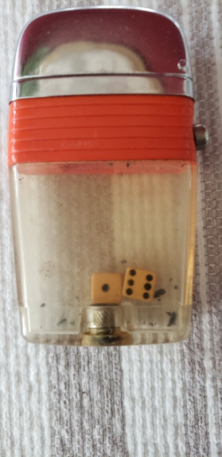 VINTAGE SCRIPTO VU LIGHTER WITH WHITE DICE INSIDE THICK ORANGE BAND WORKS GREAT