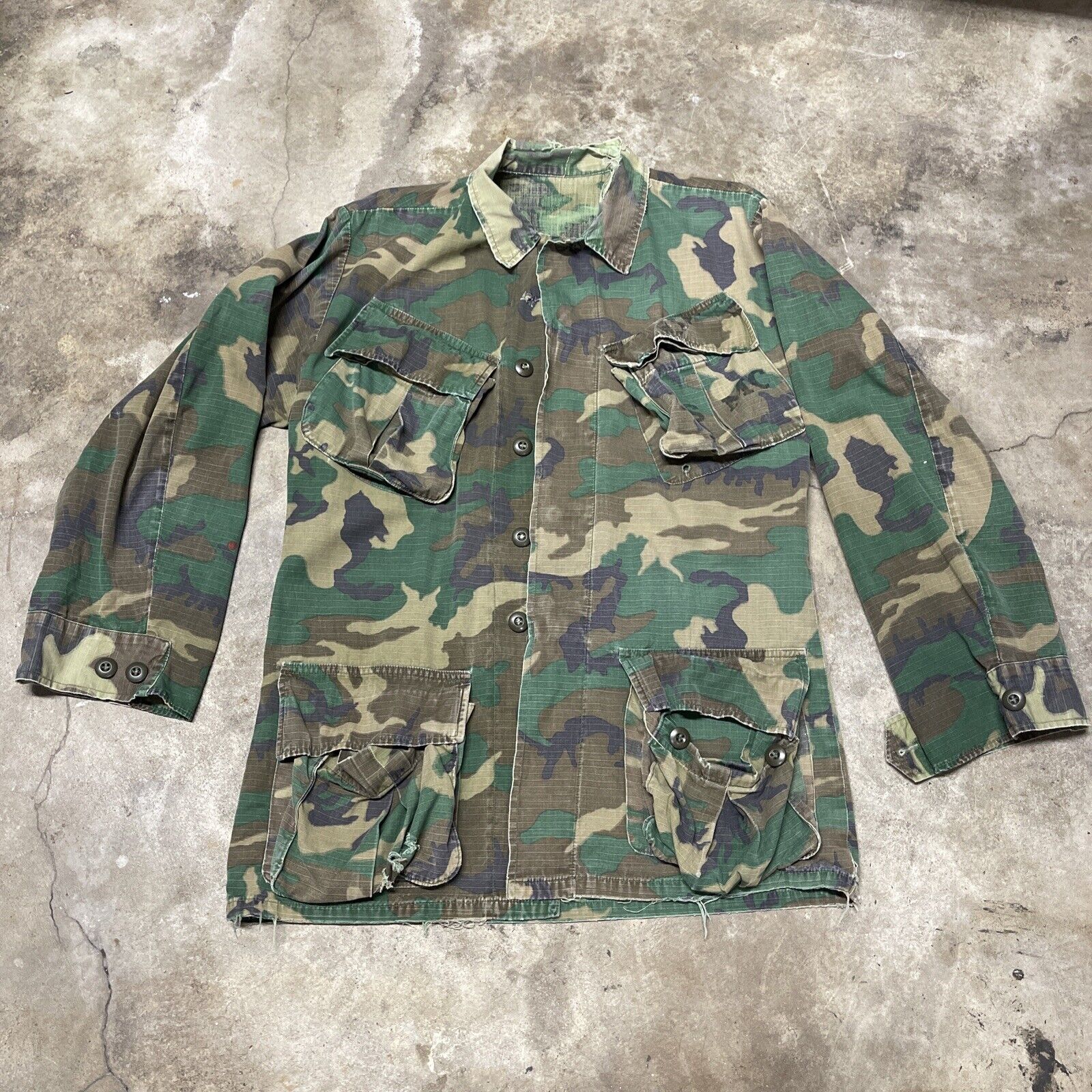 Vintage 1969 Military Poplin Class 2 Camo Coat Jacket Slant Pocket Vietnam Flaws