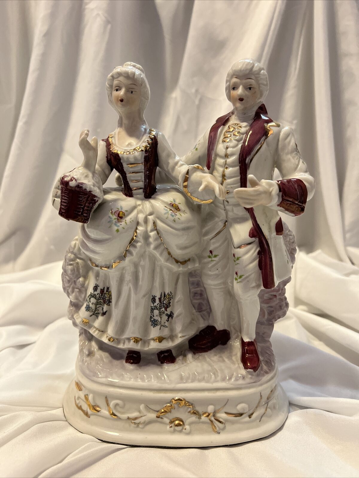 Vintage Lladro Style Porcelain Couple Figurine, Colonial, Romantic
