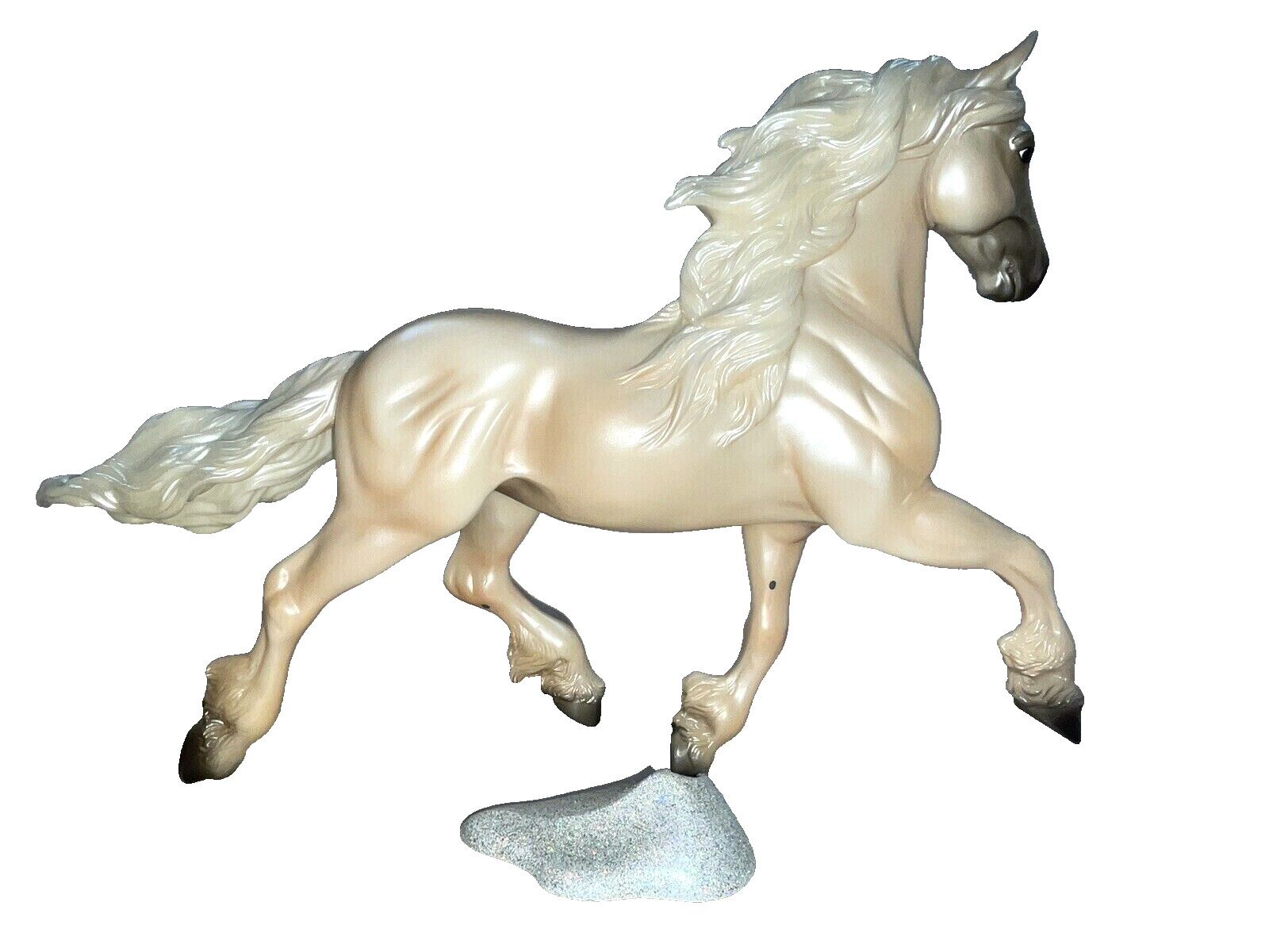 1188 BREYER 2008 CHRISTMAS PEARL HORSE NOELLE RETIRED 2008 EXCELLENT CONDITION