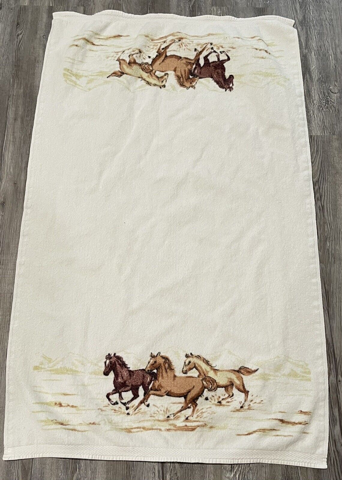Vintage Bath Towel Western Wild Horse Equestrian Theme 27”x 44” Bathroom Guest