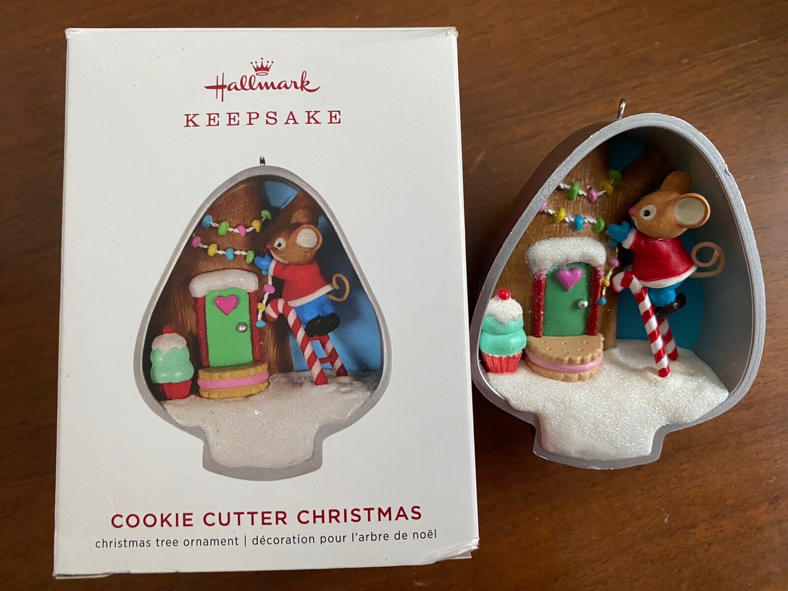 HALLMARK 2019 COOKIE CUTTER CHRISTMAS # 8 IN SERIES ORNAMENT