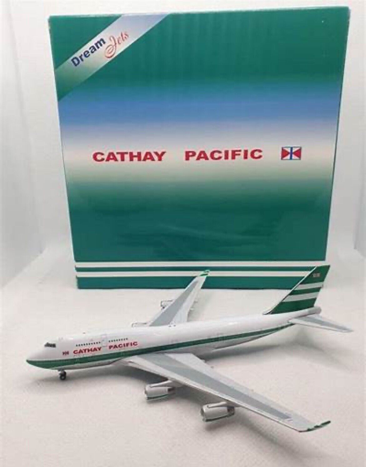 RARE Dream Jets BigBird mould 1/400 Cathay Pacific B747-400 VR-HOP MENT