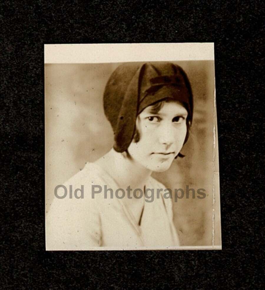 1920s FLAPPER ERA SM STUDIO PIC YOUNG LADY HAT OLD/VINTAGE SNAPSHOT- G121