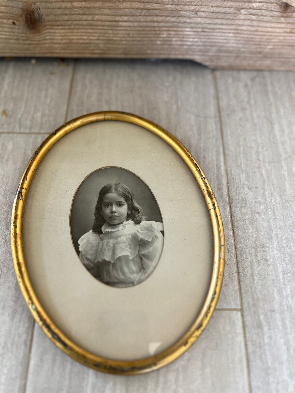 Antique Victorian Edwardian Young Girl Photo Portrait With Gold leaf Oval Frame