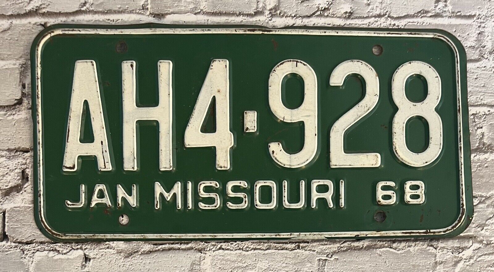 1968 Missouri Automobile License Plate # AH4-928