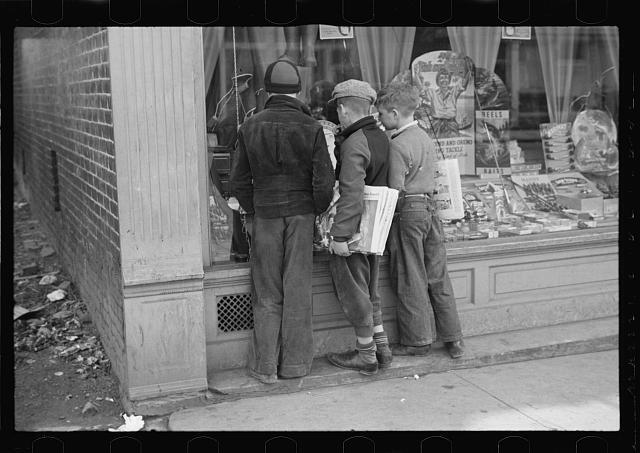 Newsboys admiring sporting goods Jackson Ohio 1930s Historic Old Photo 1