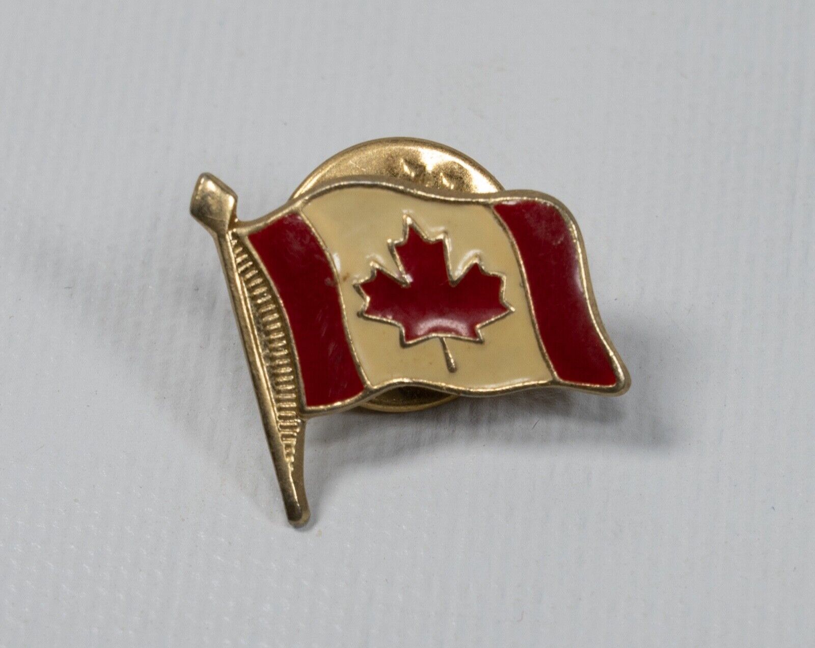 Canadian Flag Maple Leaf Canada Gold Tone Vintage Red White Enamel Hat Lapel Pin