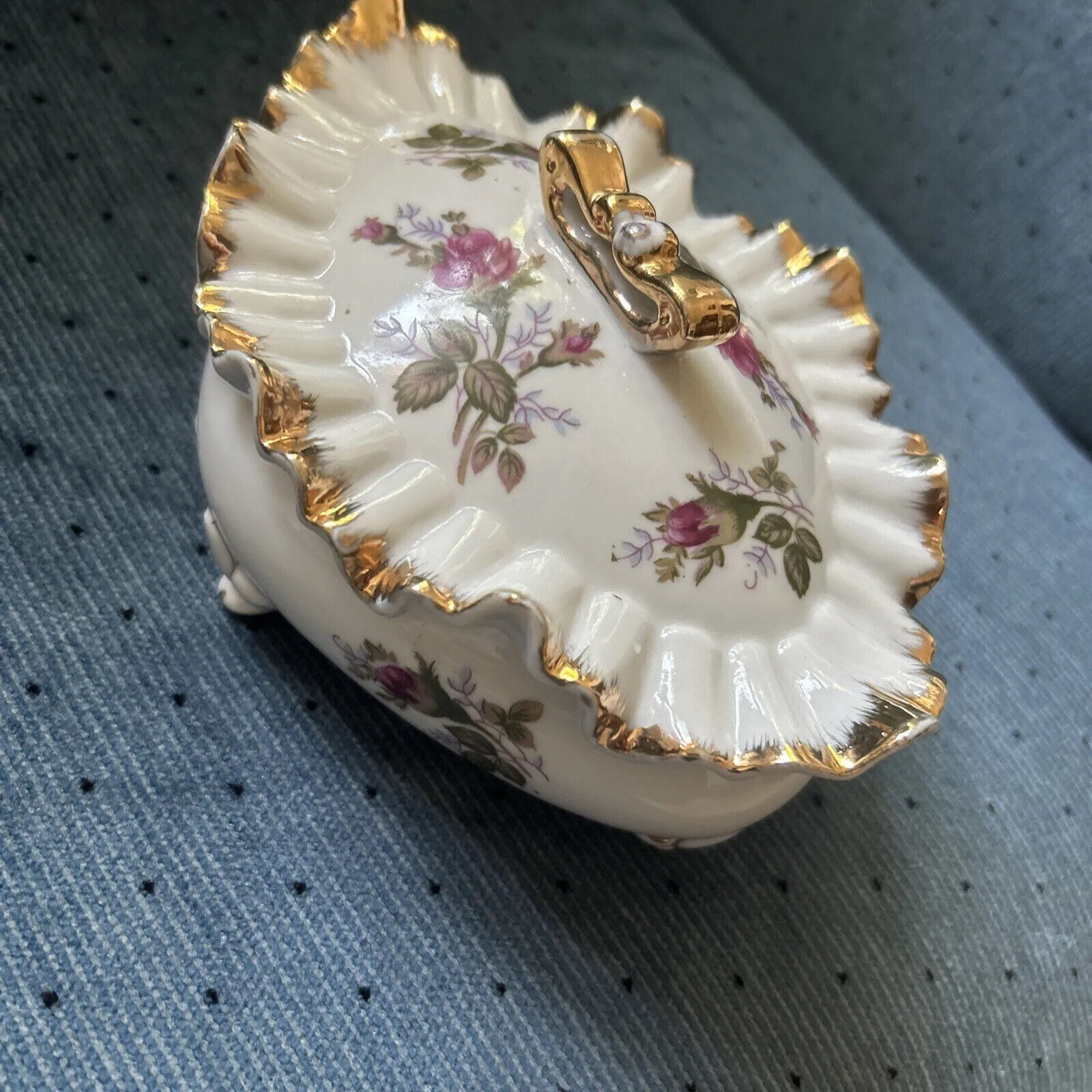Vintage Betsons Moss Rose Unique Jewelry Box Vanity Lid  Ruffled Gold Trimmed