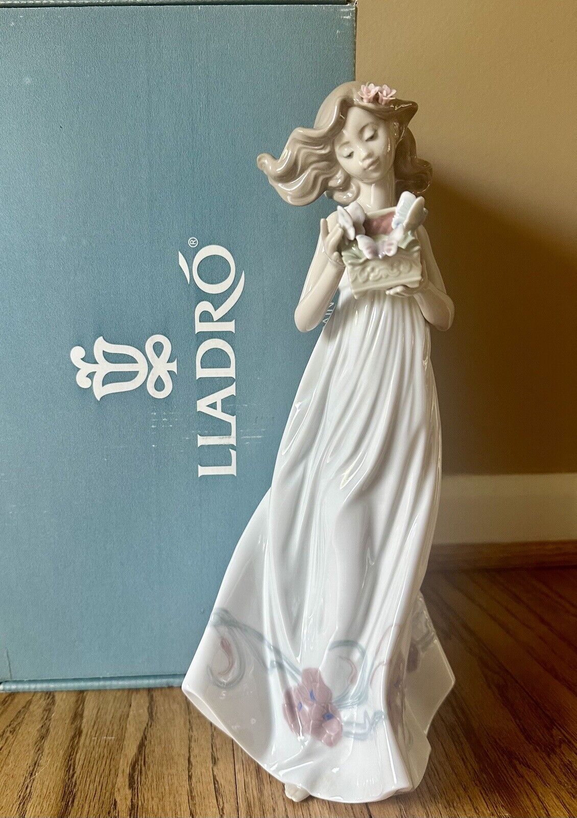 LLADRO Butterfly Treasures #6777 Porcelain Figure w/ Original Box