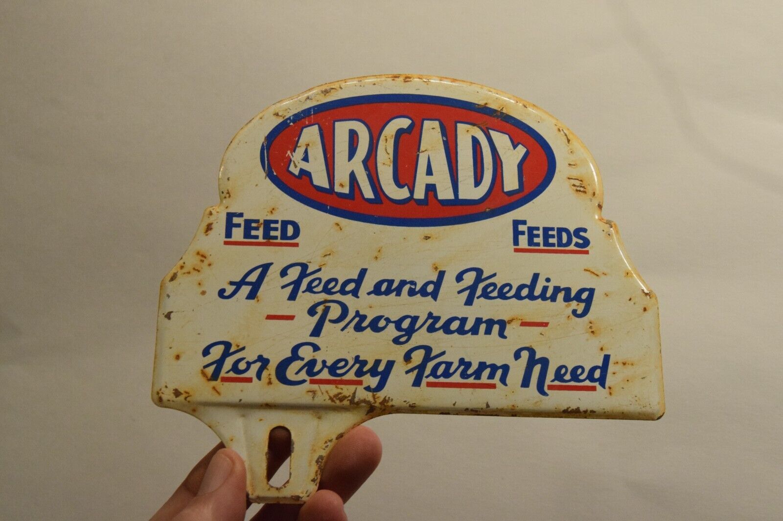 RARE 1950s ARCADY FEED FOR EVERY FARM STAMPED PAINTED METAL TOPPER SIGN CORN