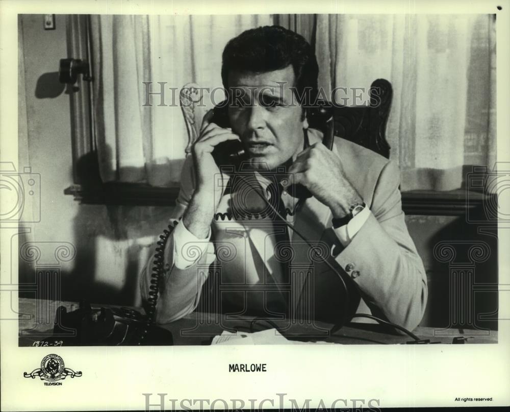 1986 Press Photo James Gardner shown talking on two telephones in \