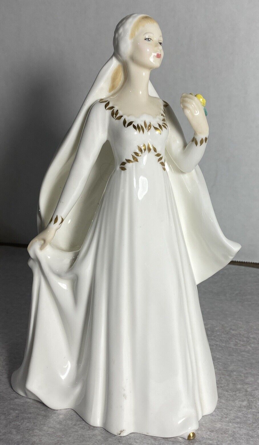 1979 Royal Doulton Porcelain Figurine Bride 2873 Traditional Wedding Dress Veil