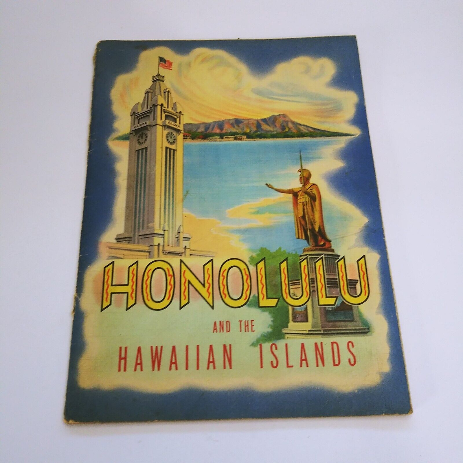 Vintage HONOLULU And The HAWAIIAN ISLANDS Souvenir Photo BOOK dated 1943 READ