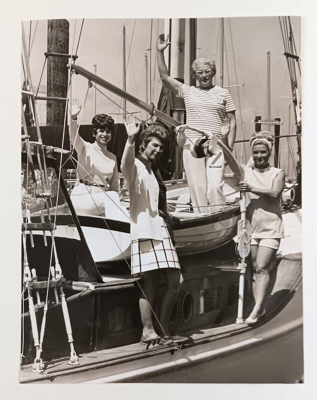 1967 Seattle Washington Yacht Club Women\'s Group Waving WA Vintage Press Photo