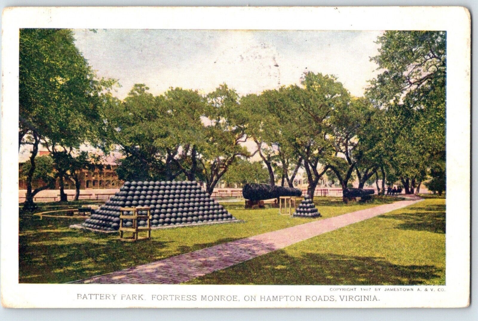postcard BATTERY PARK. FORTRESS MONROE, ON HAMPTON ROADS, VIRGINIA.