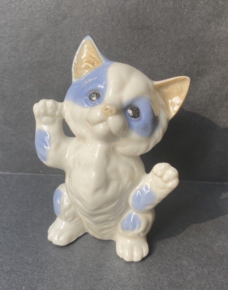 Vintage Ceramic Blue And White Kitty Cat Figurine Knick Knack Made In Japan