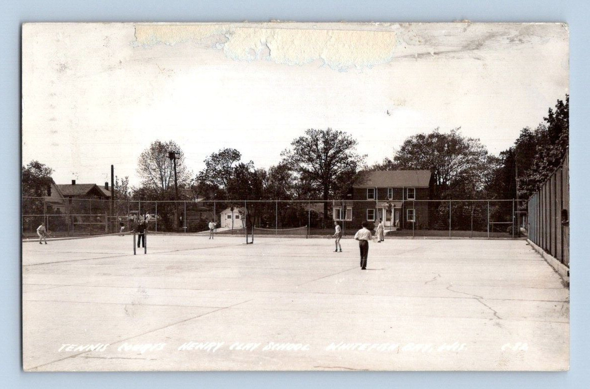 RPPC 1941. WHITEFISH BAY, WIS. HENRY CLAY SCHOOL, TENNIS COURTS. POSTCARD GG19