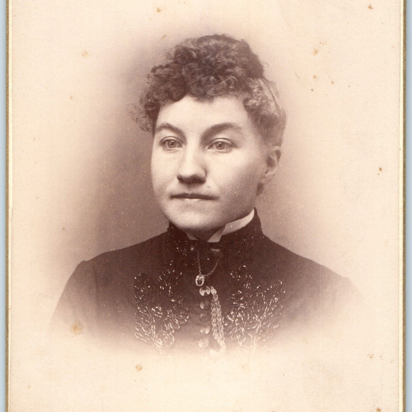c1880s Warren, ILL Cute Young Lady Gaze Cabinet Card Photo Illinois Alderson B11