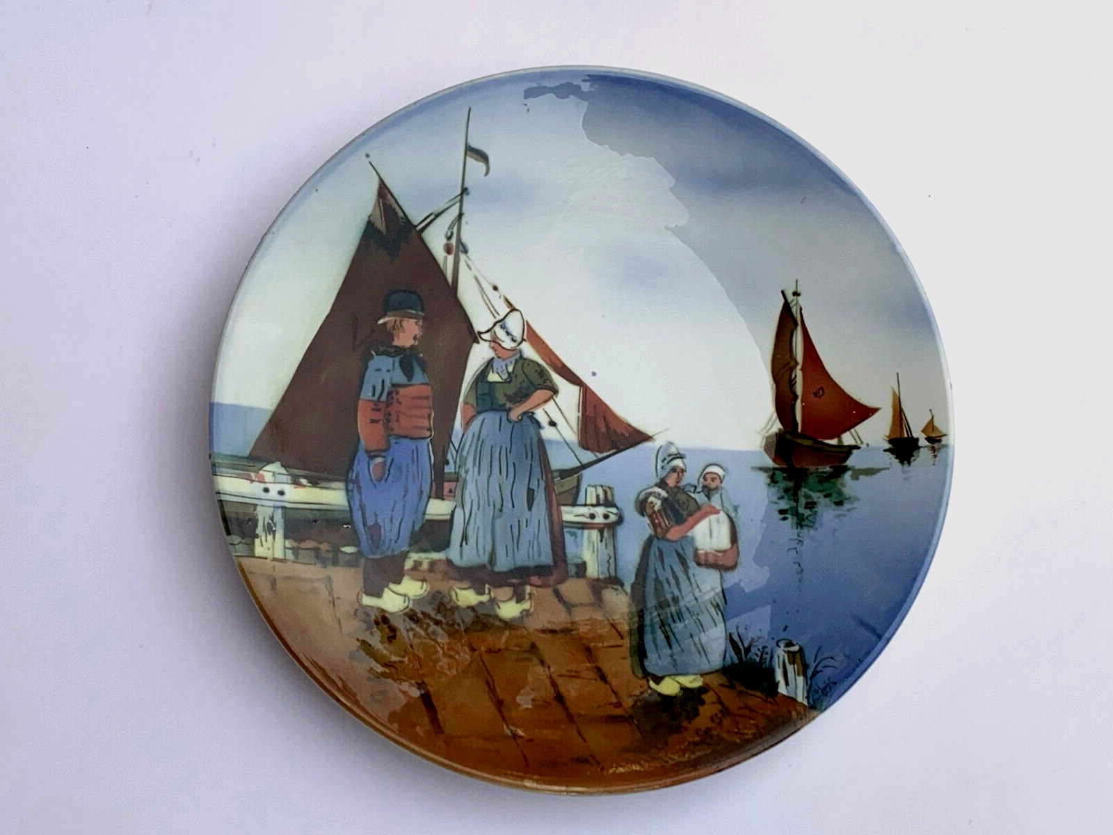 VINTAGE DUTCH GERMAN HAND PAINTED WALL PLATE FISHING BOATS SEASCAPE FIGURES 12\
