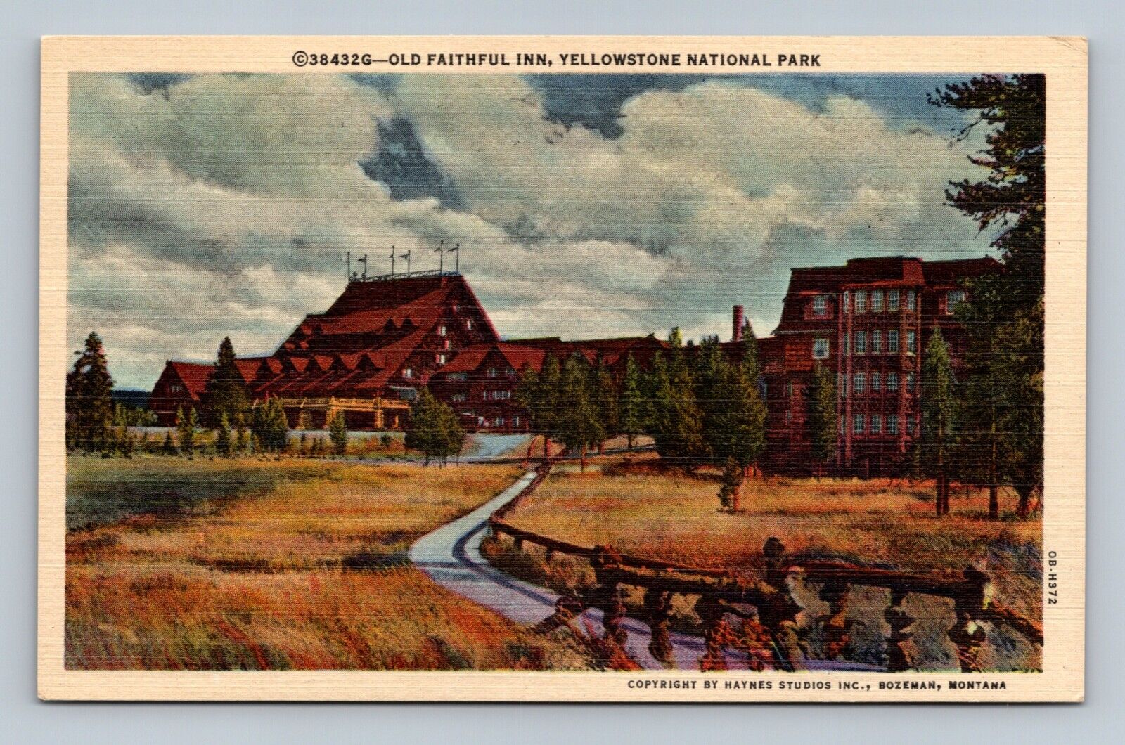 YELLOWSTONE NATIONAL PARK Postcard Old Faithful Inn Curteich Haynes Linen