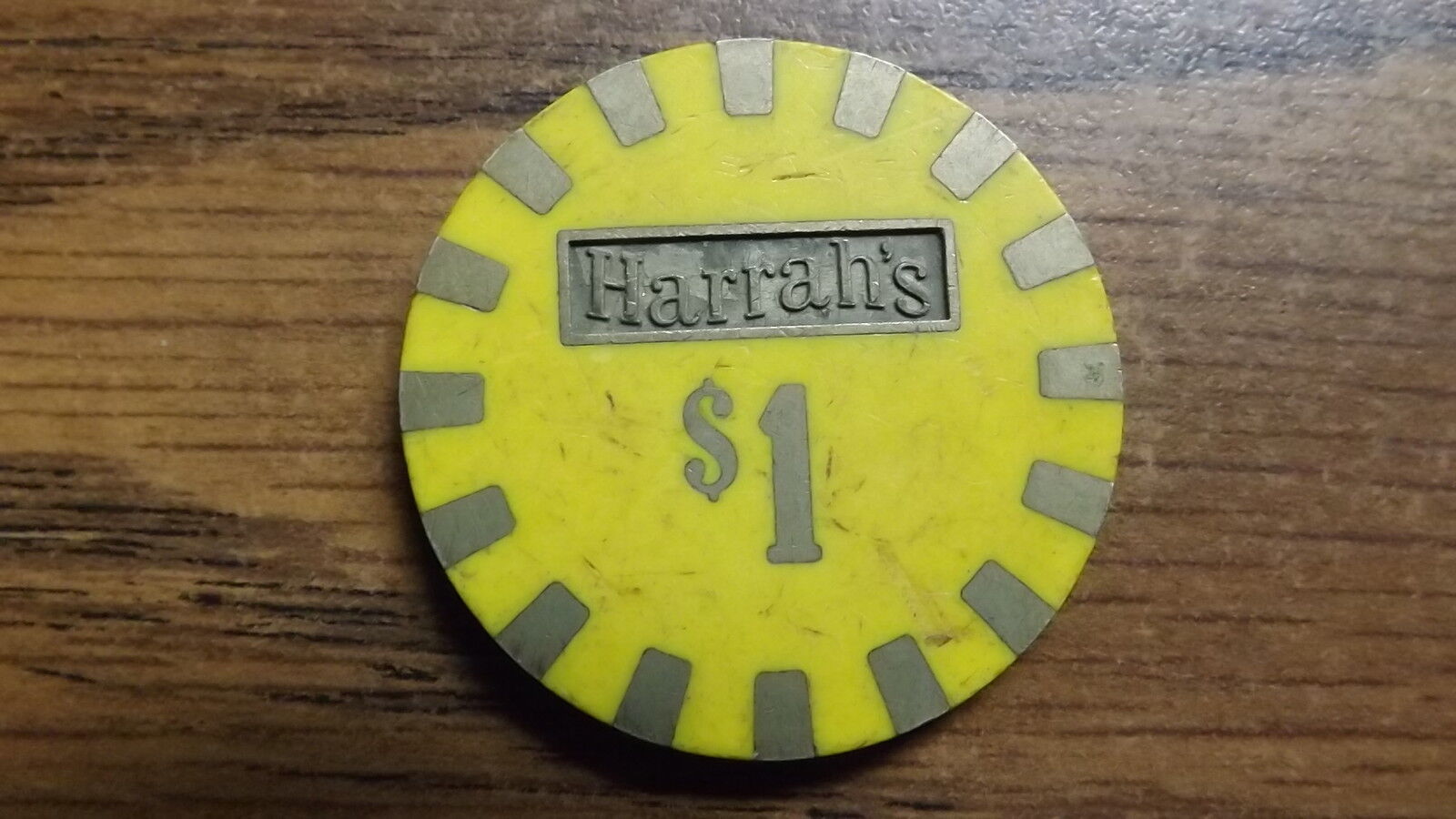 Vintage Harrah's $1 Casino Chip b 15-j
