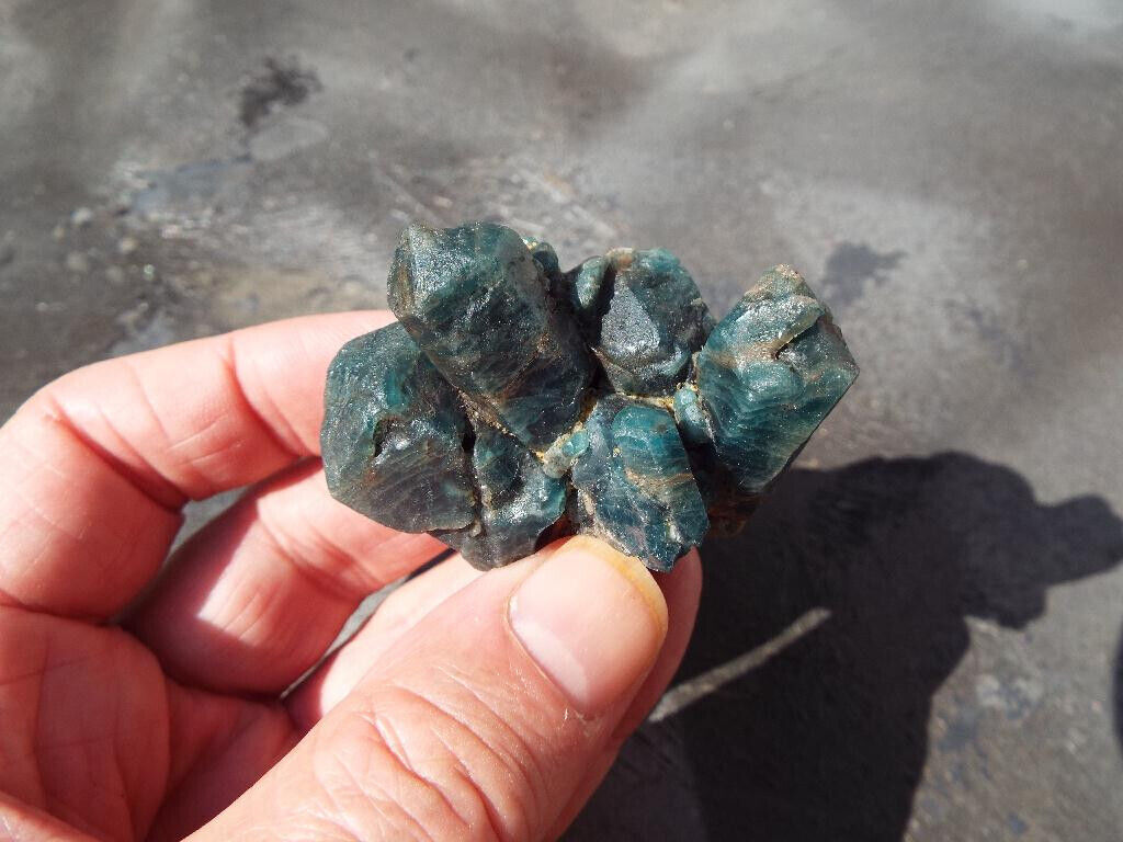 400ct SUPER RARE BLUE APATITE TERMINATED 6 SIDED CRYSTAL CLUSTER 100% NATURAL