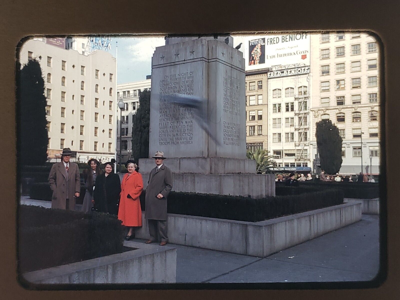 Vtg 1940s 35mm Slide - Tourists at Union Square San Francisco CA - Kodachrome