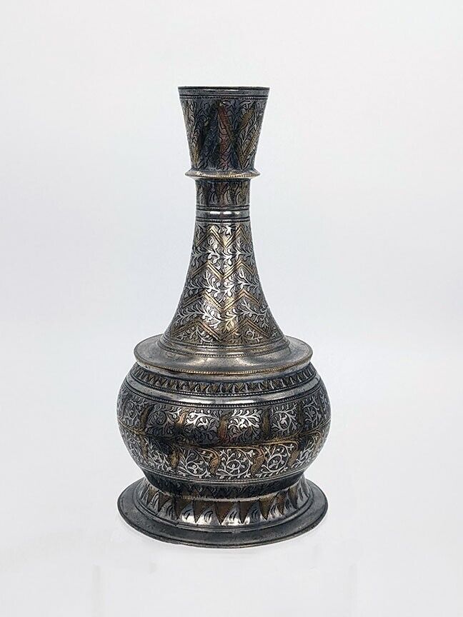 Gorgeous vintage floral bidriware vase
