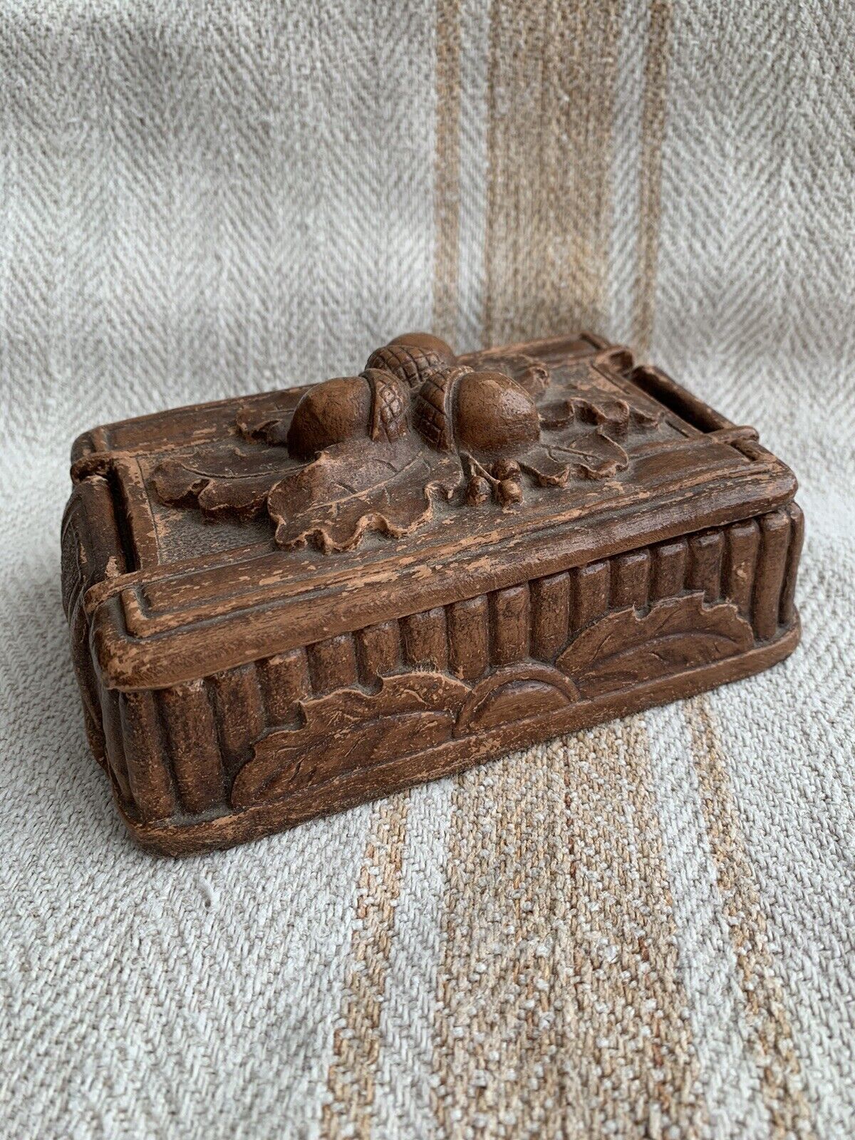 Vintage Brown Syroco Wood Decorative Box with Acorn Motif