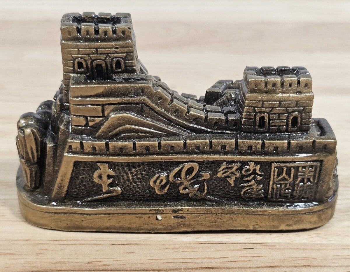 Vintage Chinese Resin The Great Wall Of China  4.5\
