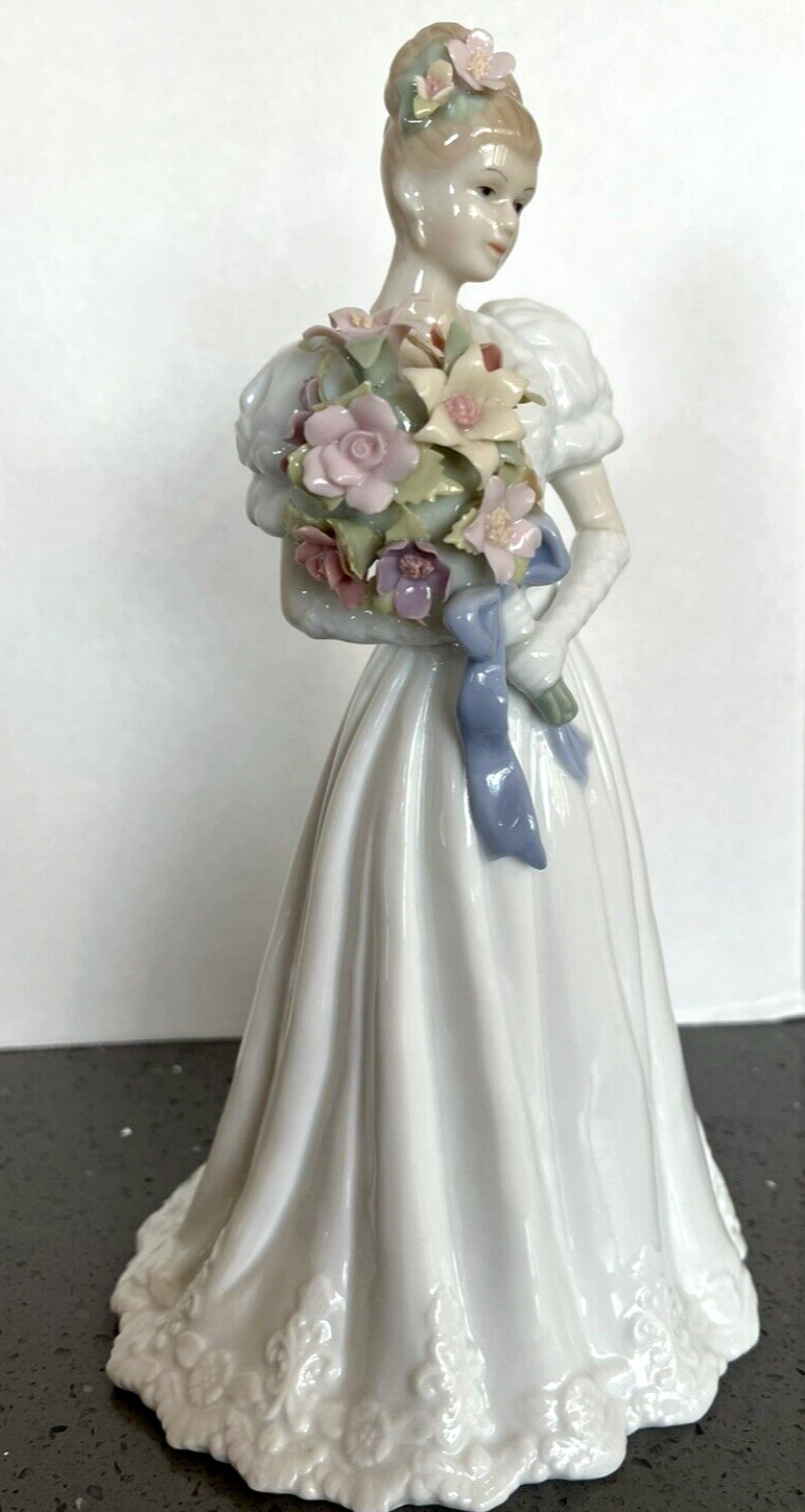 Bride Porcelain Wedding Day Exquisite Figurine w/Flowers Vintage 11.5\