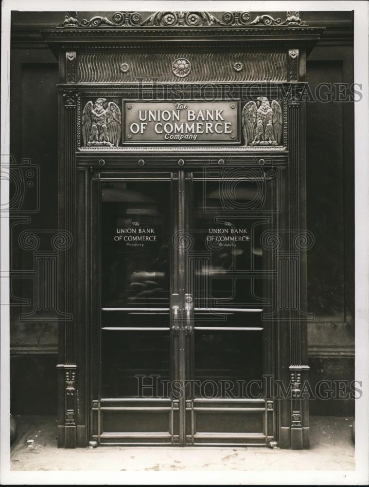 1938 Press Photo New Door sign of Union Bank of Commerce - cva80932