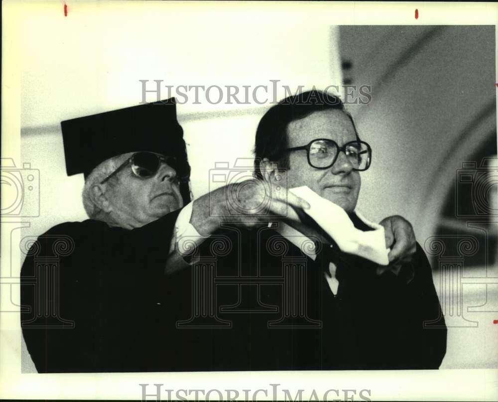 1987 Press Photo Mark Russell receives honorary degree in Schenectady, New York