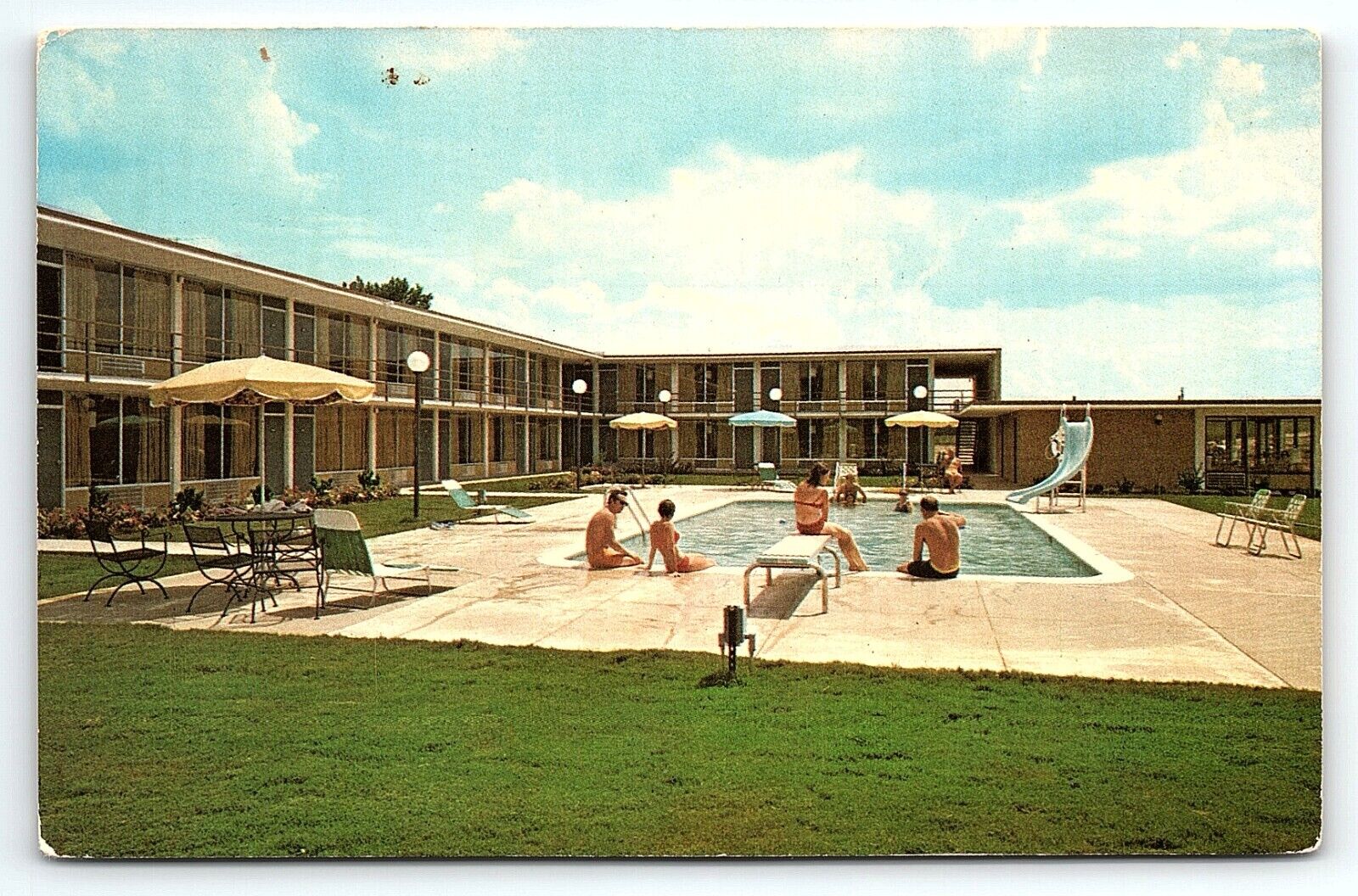 1960s MACON GA TOWN & COUNTRY MOTEL POOLSIDE US 80 UNPOSTED POSTCARD P3851