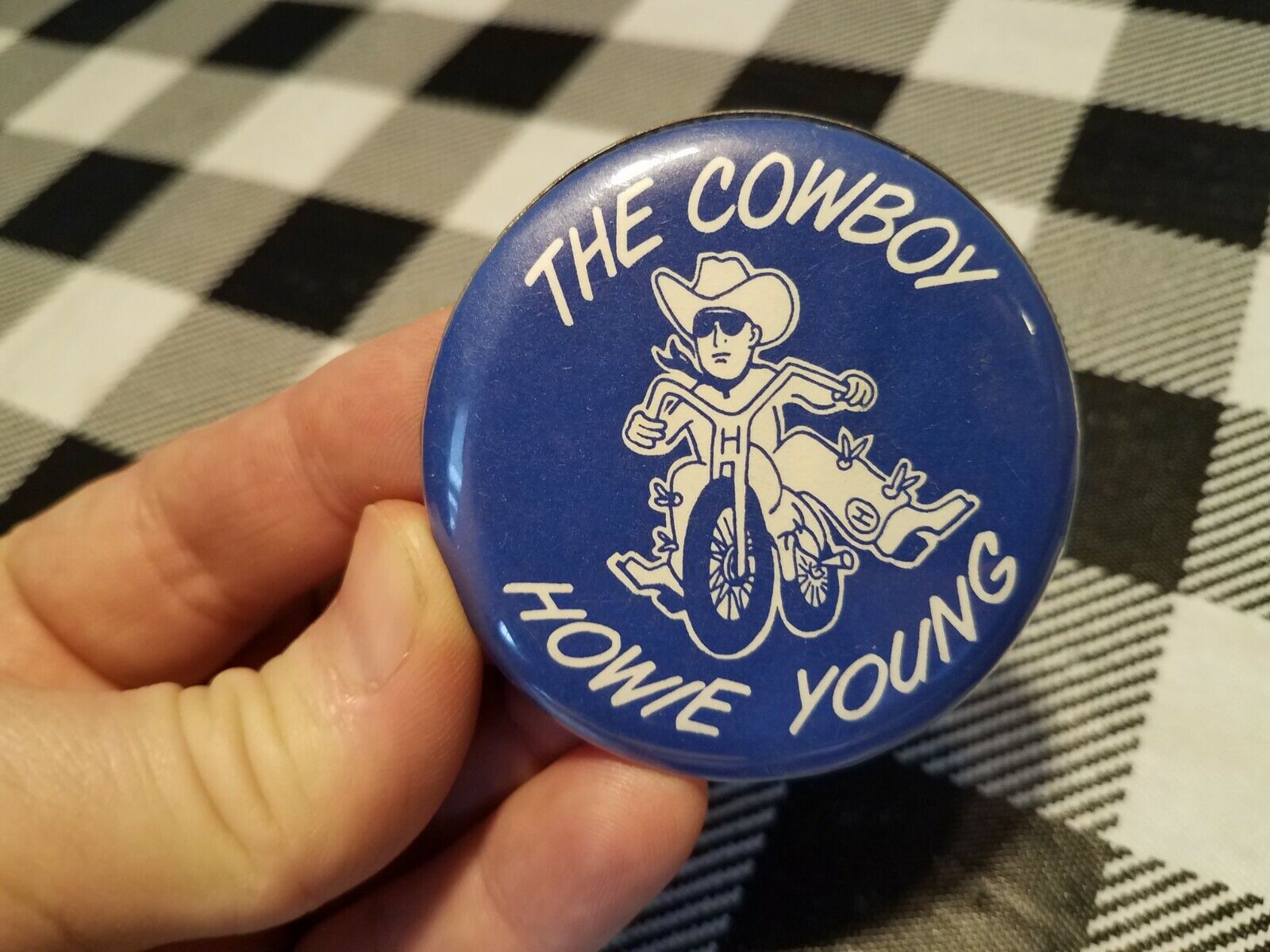 1960\'s 1970\'s Pinback Pin Back Canadian Hockey Button Cowboy Howie Young