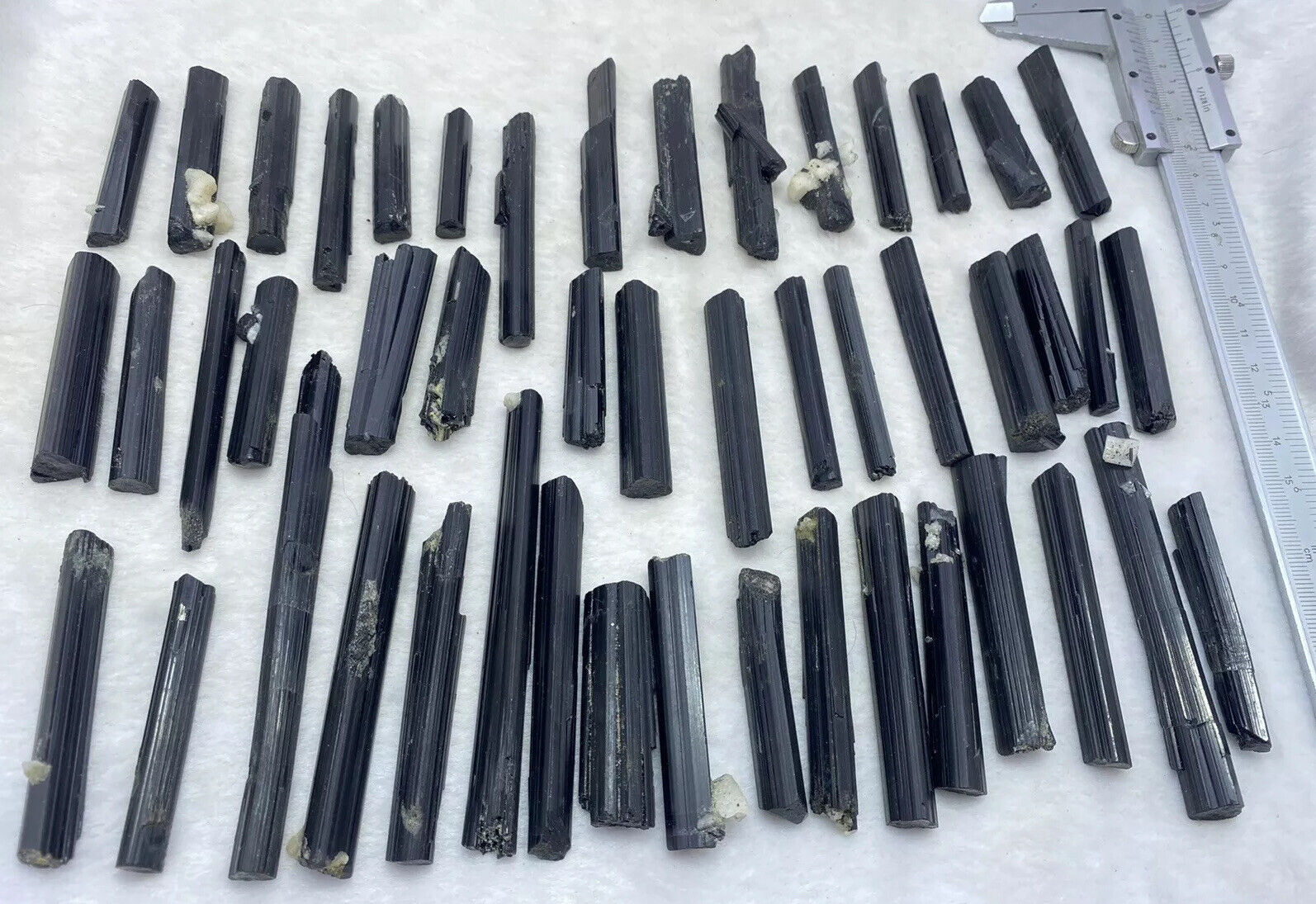 Largest Black Tourmaline crystals clusters 48 pieces 3.8-10.5 cm lustrous shiny