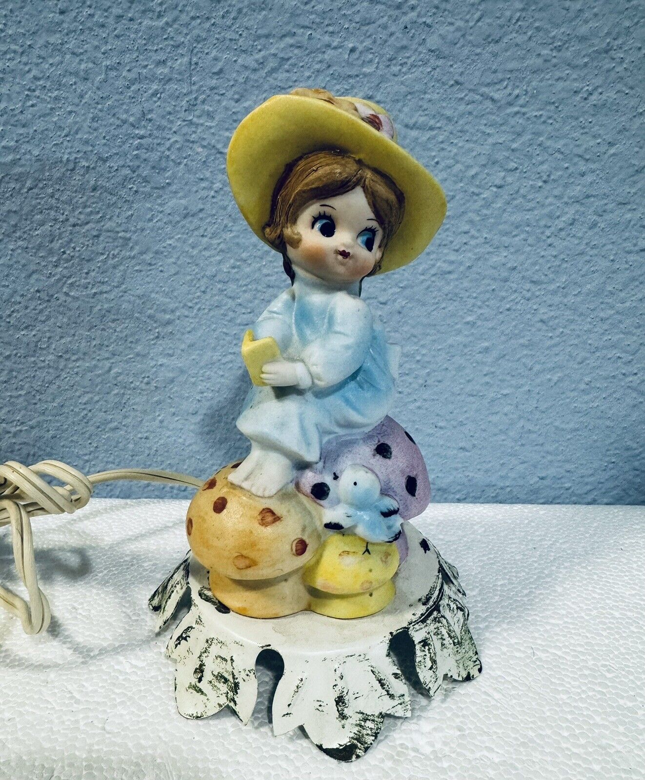 Portable Lamp Porcelain Girl Night Light Girl Sitting on Mushrooms Vintage Works