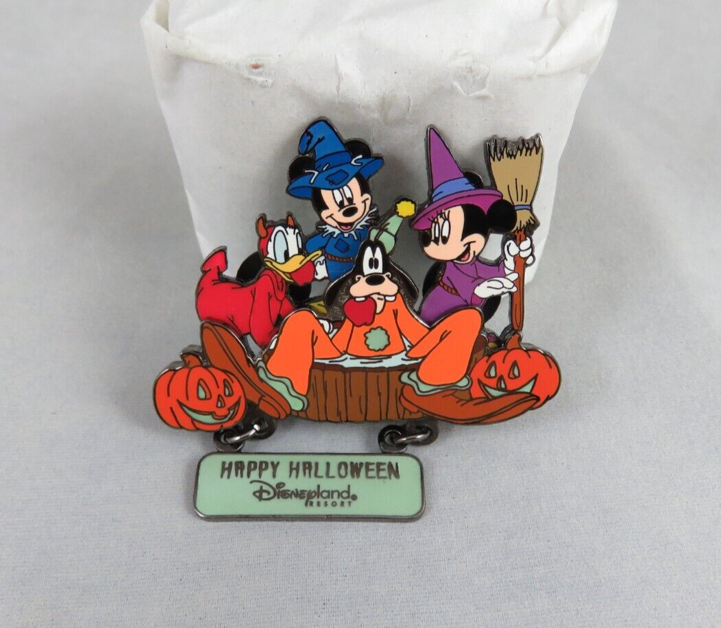 Disney Disneyland Pin - Happy Halloween 2001 - Dunkin\' Goofy - Dangle